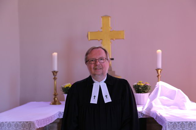 Pastor Schlimme predigt in Weenzen