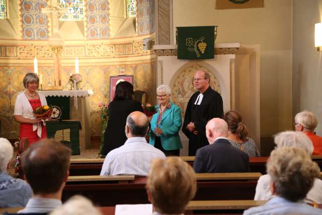 Ikone mit Klara von Assisi im Festgottesdienst in der St. Franziskuskirche gestiftet