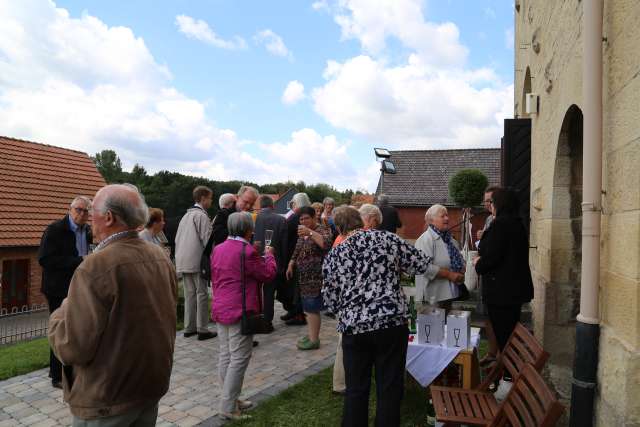 Ikone mit Klara von Assisi im Festgottesdienst in der St. Franziskuskirche gestiftet