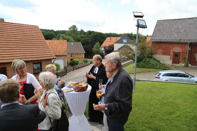 Ikone mit Klara von Assisi im Festgottesdienst in der St. Franziskuskirche gestiftet