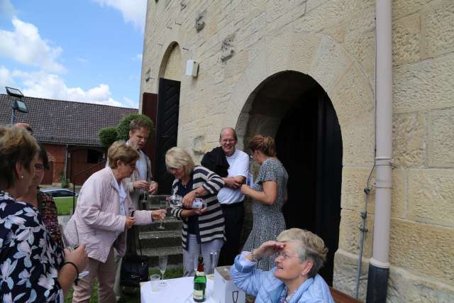 Ikone mit Klara von Assisi im Festgottesdienst in der St. Franziskuskirche gestiftet