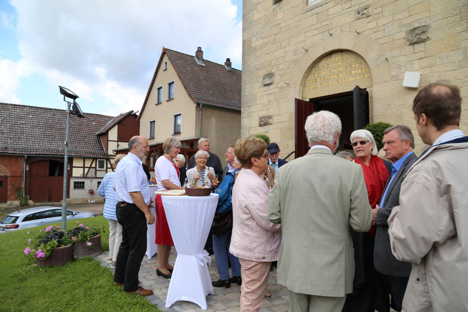 Ikone mit Klara von Assisi im Festgottesdienst in der St. Franziskuskirche gestiftet