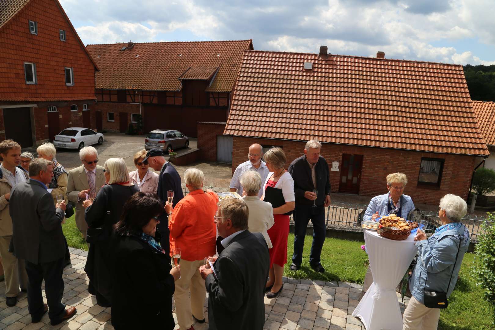 Ikone mit Klara von Assisi im Festgottesdienst in der St. Franziskuskirche gestiftet