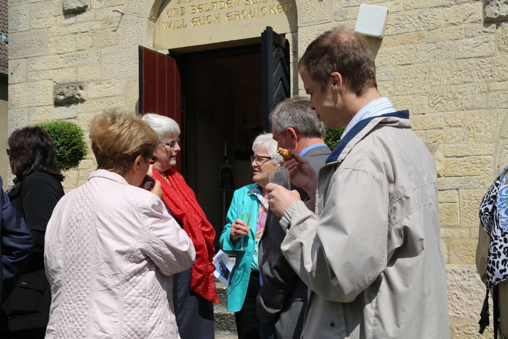 Ikone mit Klara von Assisi im Festgottesdienst in der St. Franziskuskirche gestiftet