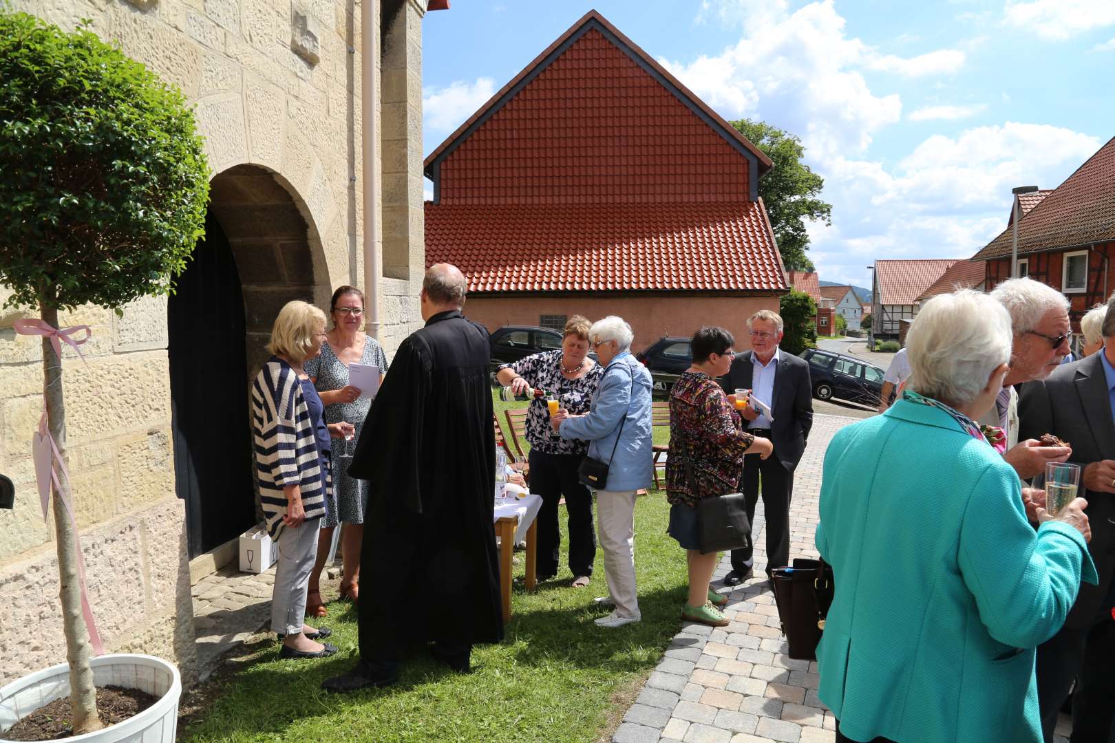 Ikone mit Klara von Assisi im Festgottesdienst in der St. Franziskuskirche gestiftet