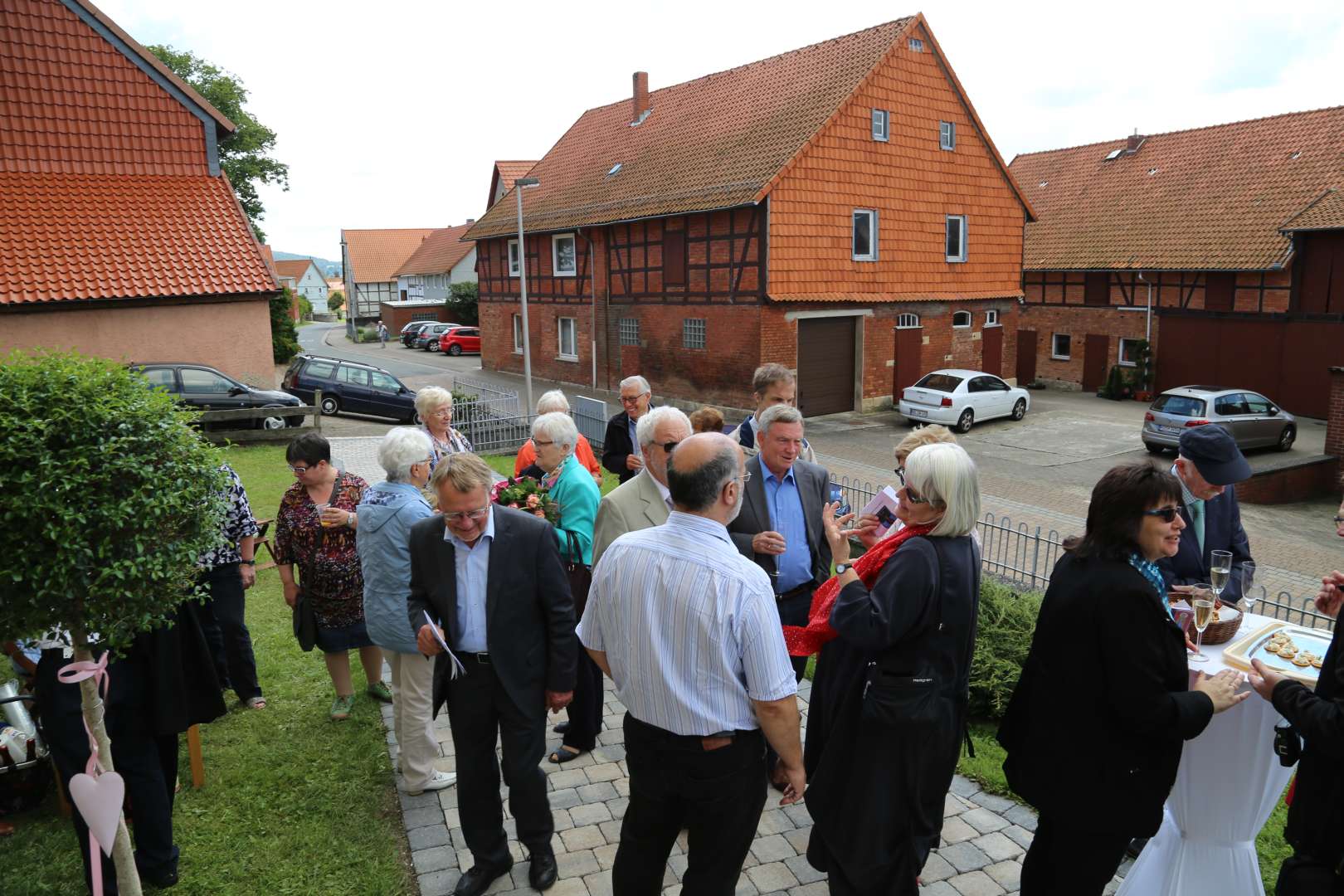 Ikone mit Klara von Assisi im Festgottesdienst in der St. Franziskuskirche gestiftet