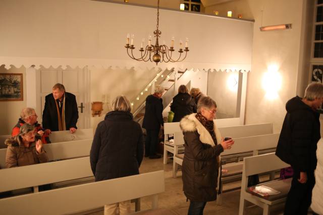 12. Türchen des "Lebendigen Adventskalenders" in der Allerheiligenkapelle in Capellenhagen