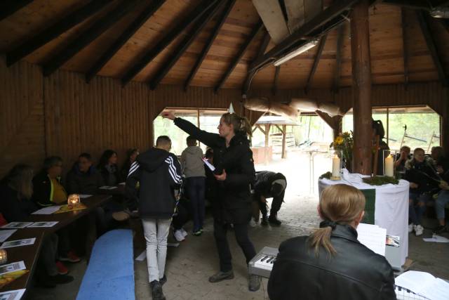 Begrüßungsgottesdienst der neuen Konfirmanden an der Köhlerhütte