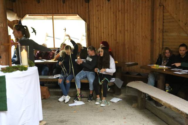 Begrüßungsgottesdienst der neuen Konfirmanden an der Köhlerhütte