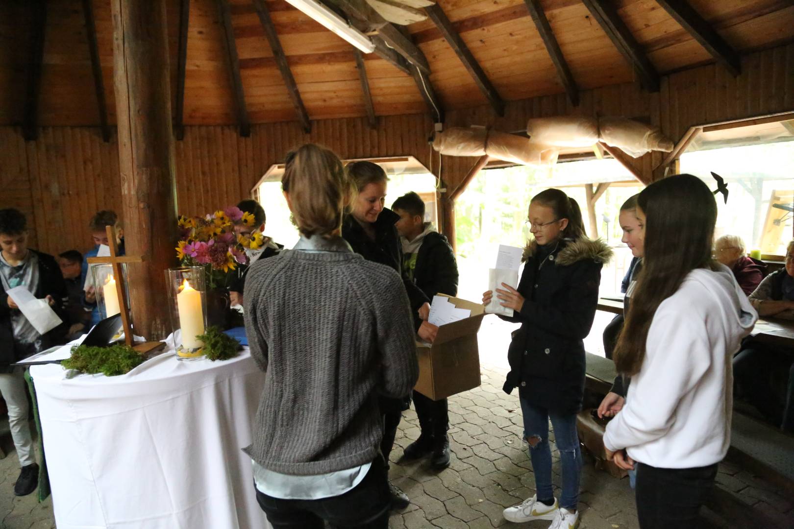 Begrüßungsgottesdienst der neuen Konfirmanden an der Köhlerhütte