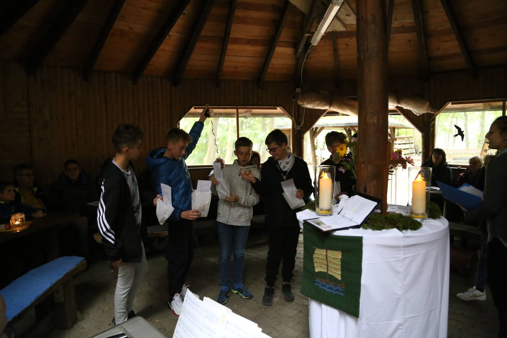 Begrüßungsgottesdienst der neuen Konfirmanden an der Köhlerhütte