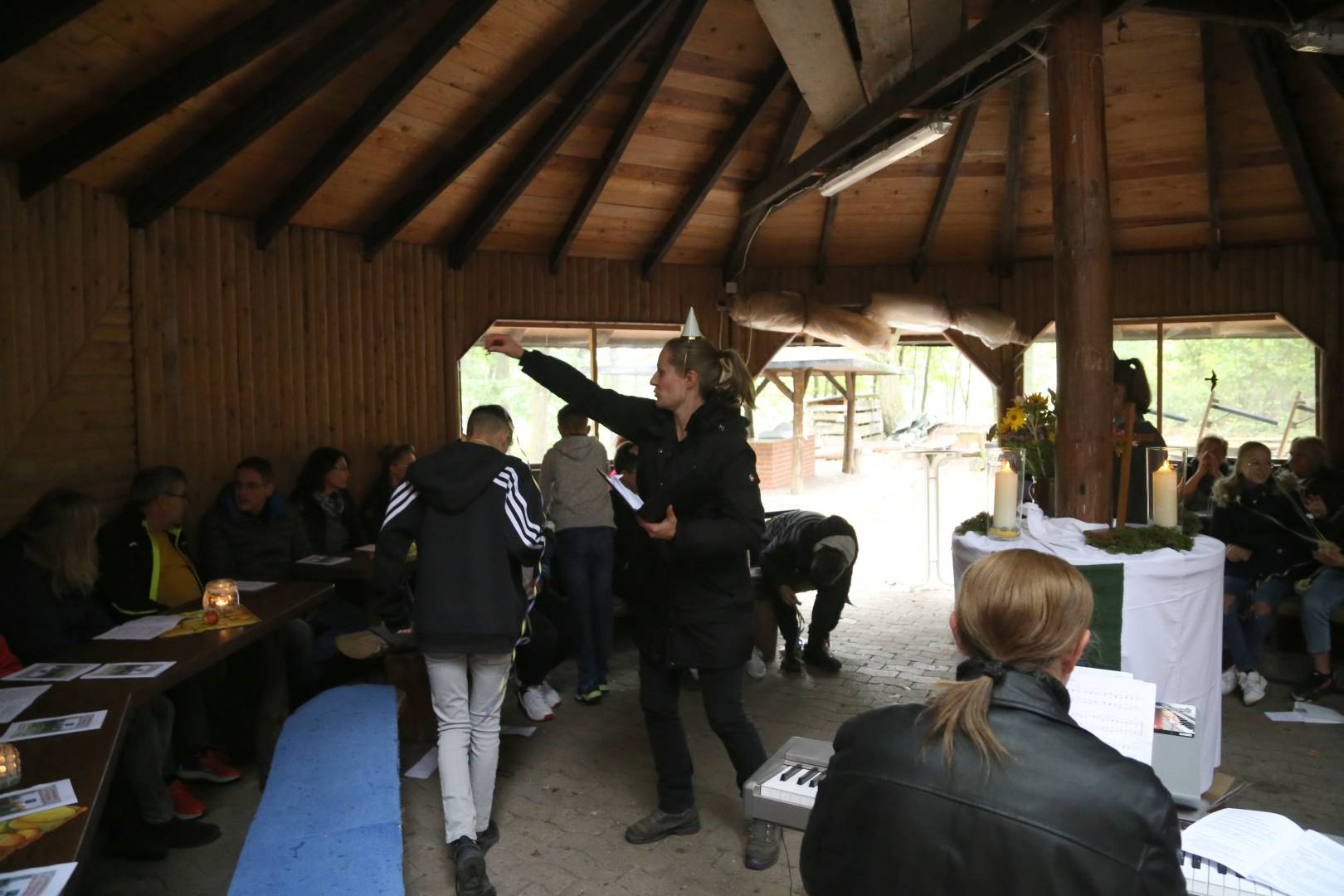 Begrüßungsgottesdienst der neuen Konfirmanden an der Köhlerhütte