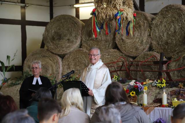 Ökumenisches Erntedankfest in der Reithalle in Coppengrave