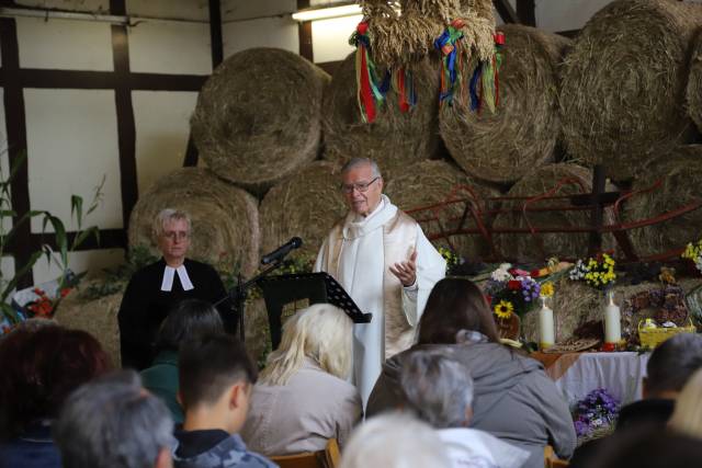 Ökumenisches Erntedankfest in der Reithalle in Coppengrave