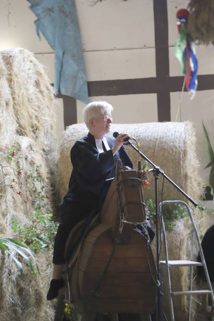 Ökumenisches Erntedankfest in der Reithalle in Coppengrave