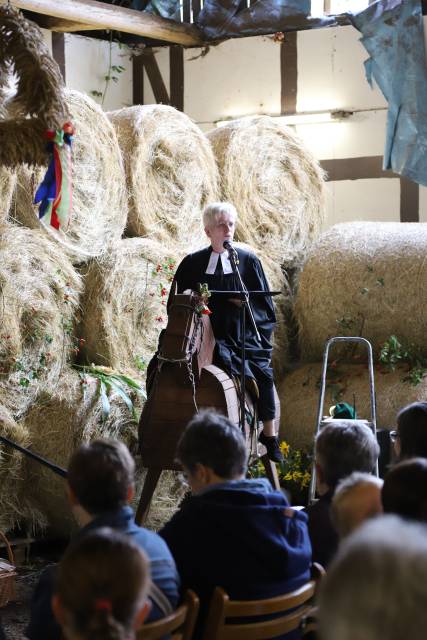 Ökumenisches Erntedankfest in der Reithalle in Coppengrave