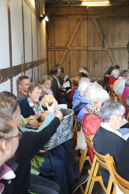 Ökumenisches Erntedankfest in der Reithalle in Coppengrave