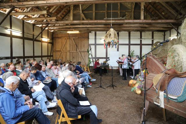 Ökumenisches Erntedankfest in der Reithalle in Coppengrave