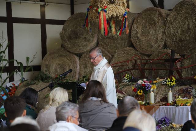 Ökumenisches Erntedankfest in der Reithalle in Coppengrave