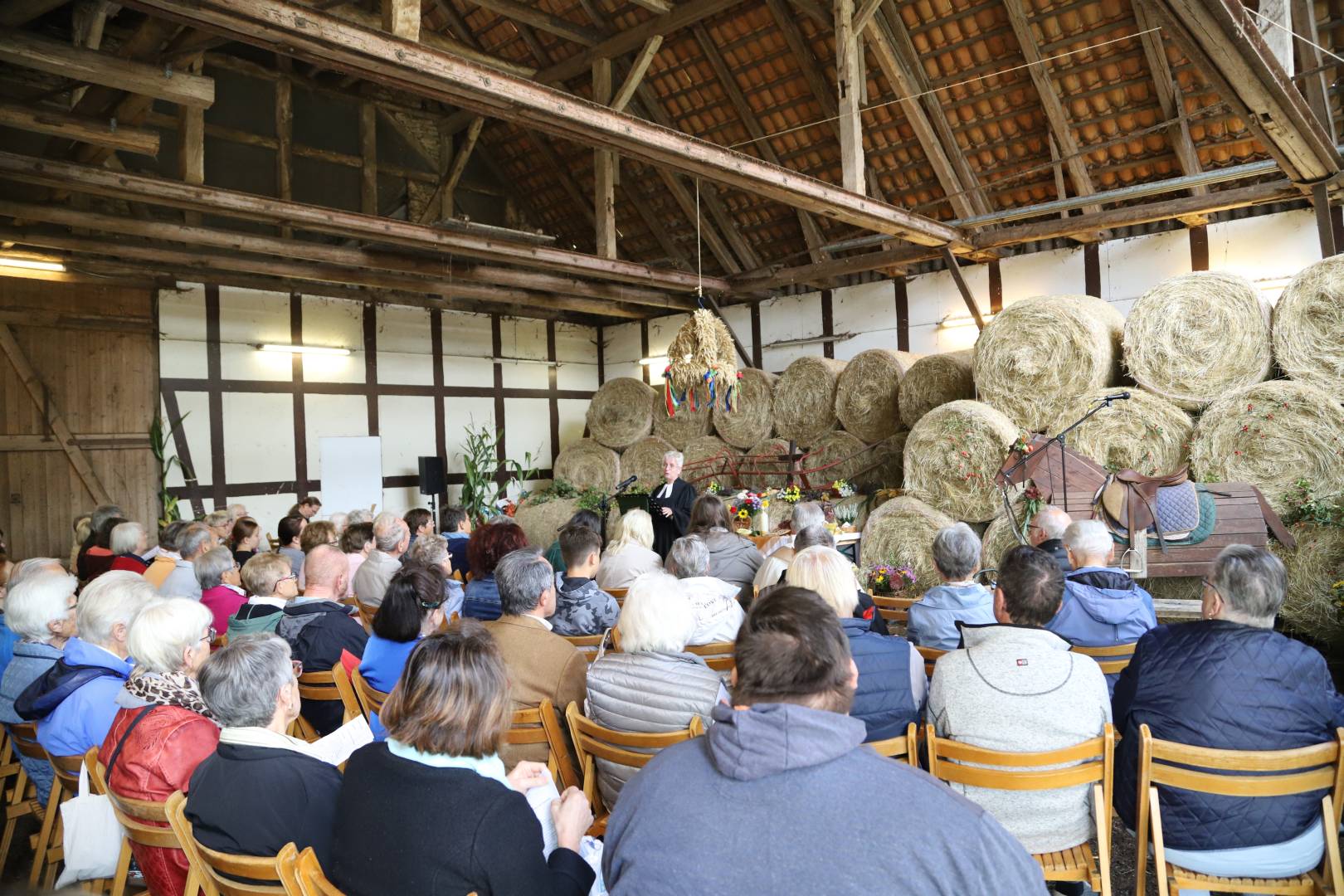 Ökumenisches Erntedankfest in der Reithalle in Coppengrave