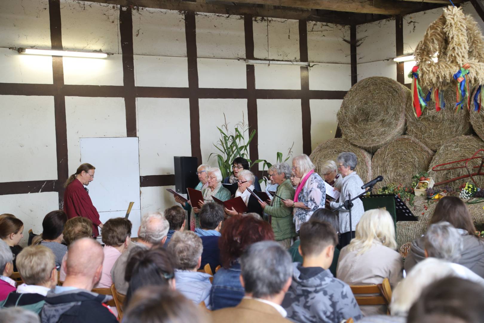 Ökumenisches Erntedankfest in der Reithalle in Coppengrave