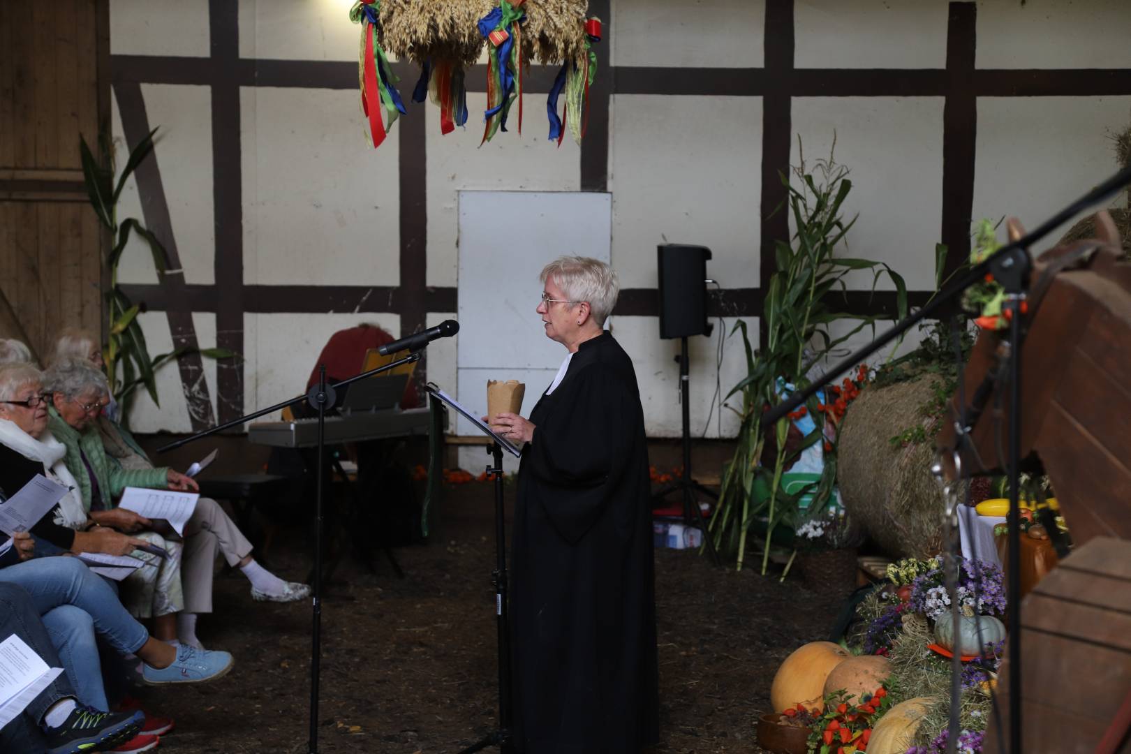 Ökumenisches Erntedankfest in der Reithalle in Coppengrave