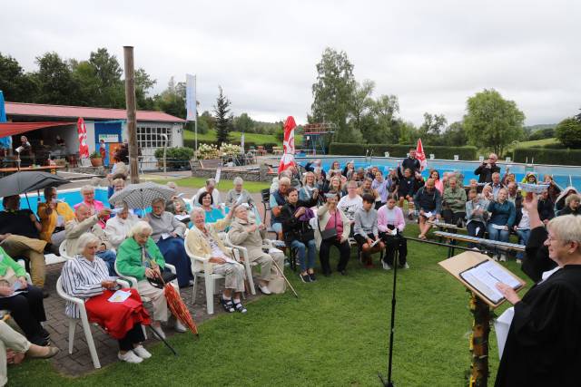 Open-Air Gottesdienst im Hilsbad