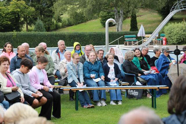 Open-Air Gottesdienst im Hilsbad
