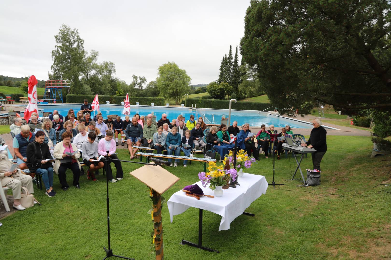 Open-Air Gottesdienst im Hilsbad
