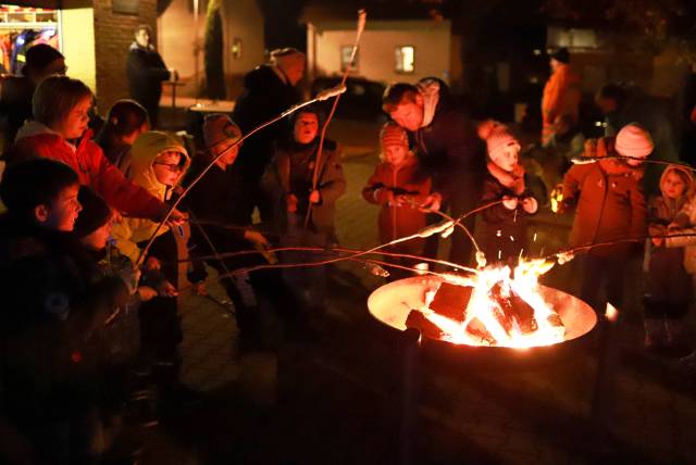 Martinsandacht mit Laternenumzug