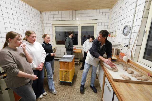 Unsere Konfirmanden backen Brot