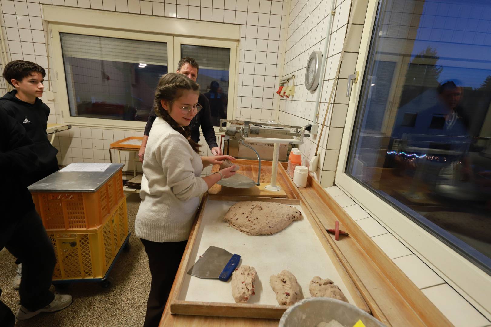 Unsere Konfirmanden backen Brot