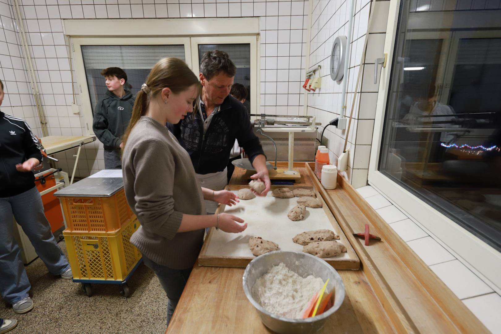 Unsere Konfirmanden backen Brot