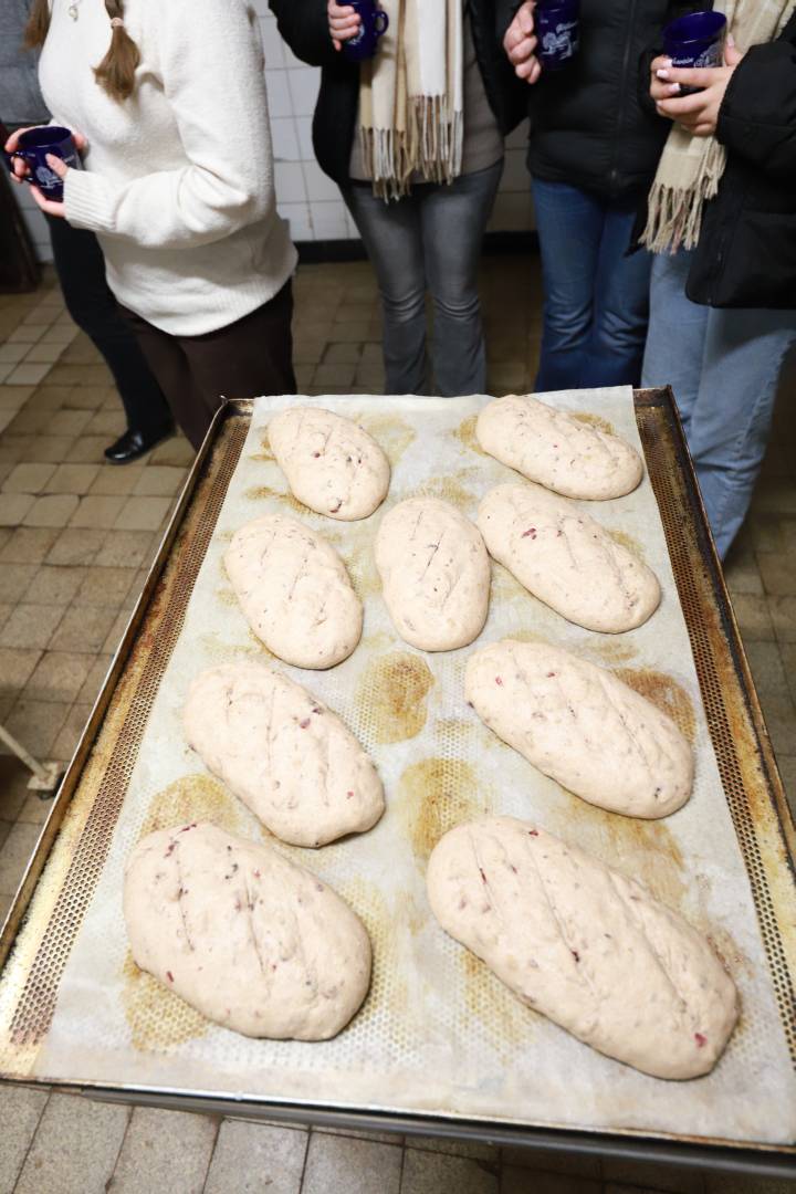 Unsere Konfirmanden backen Brot