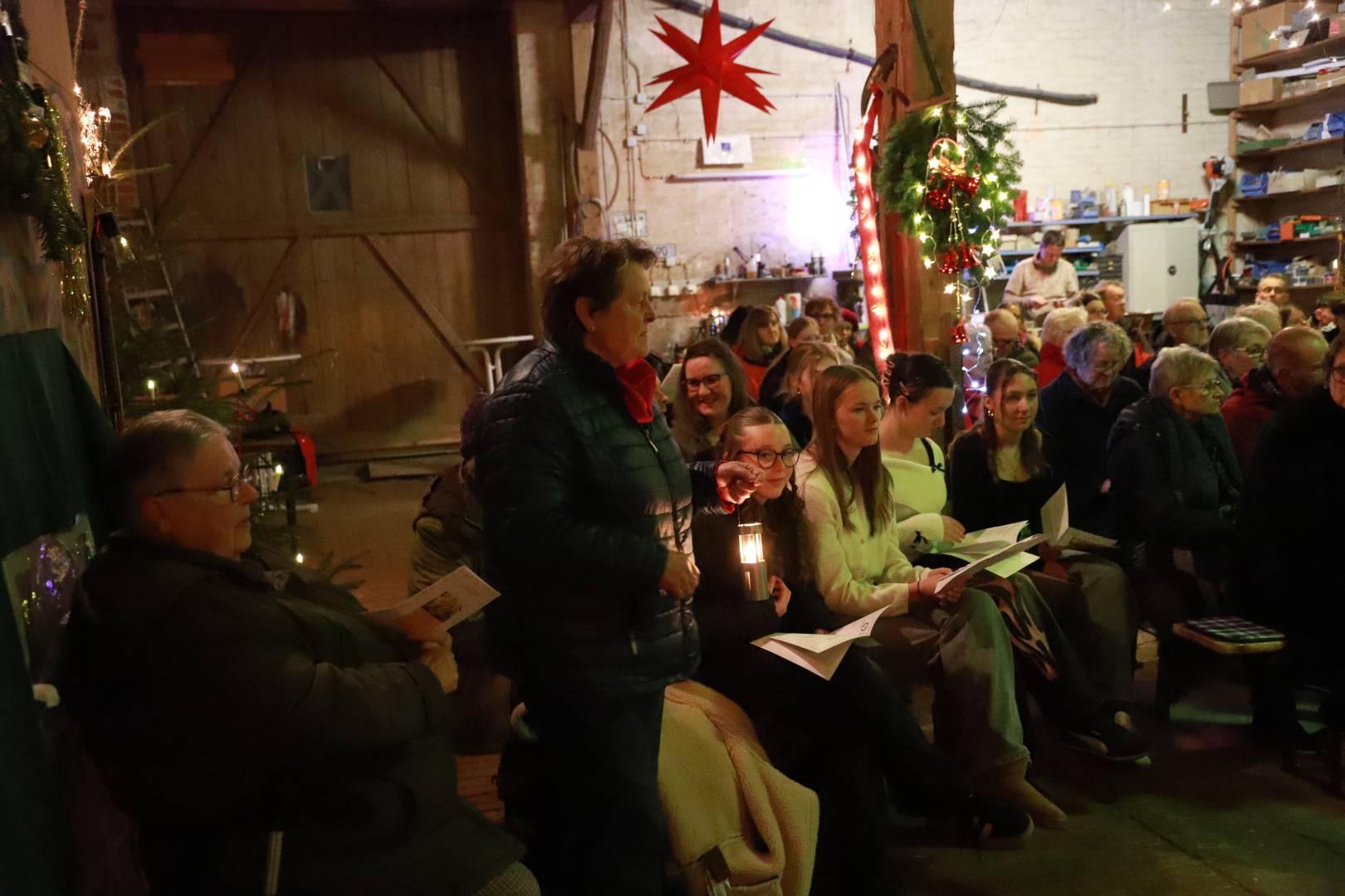 Friedenslicht aus Bethlehem am Heiligabend in der St. Franziskuskirche