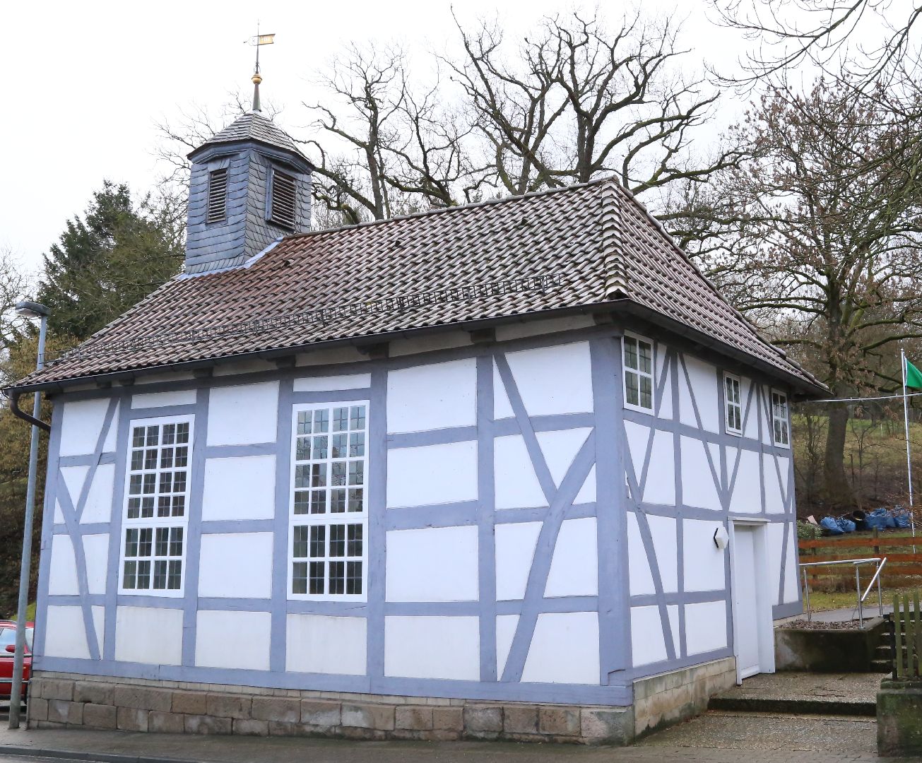 Ansichten der Allerheiligen-Kapelle in Capellenhagen