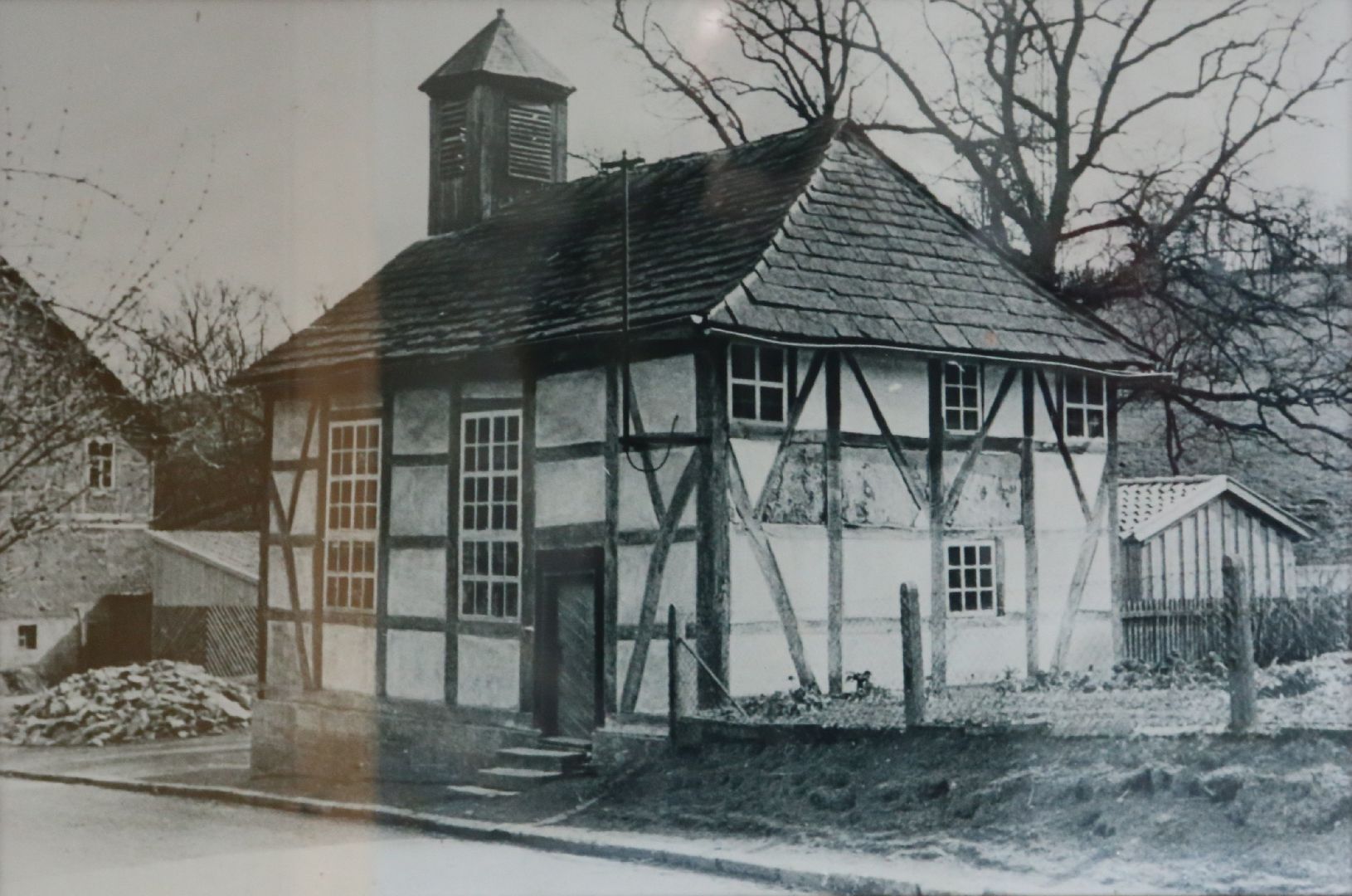 Ansichten der Allerheiligen-Kapelle in Capellenhagen