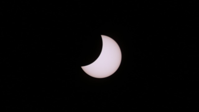 Sonnenfinsternis über der St. Franziskuskirche