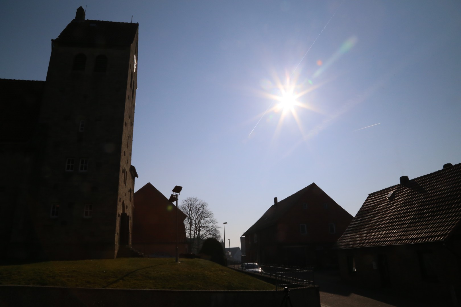 Sonnenfinsternis über der St. Franziskuskirche