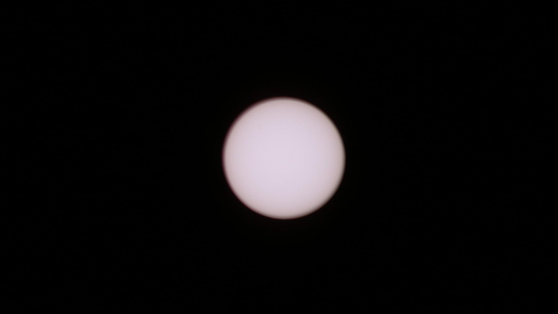 Sonnenfinsternis über der St. Franziskuskirche