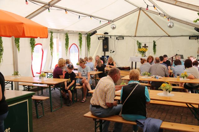 Gottesdienst zum Abschluss des Dorffestes in Fölziehausen.