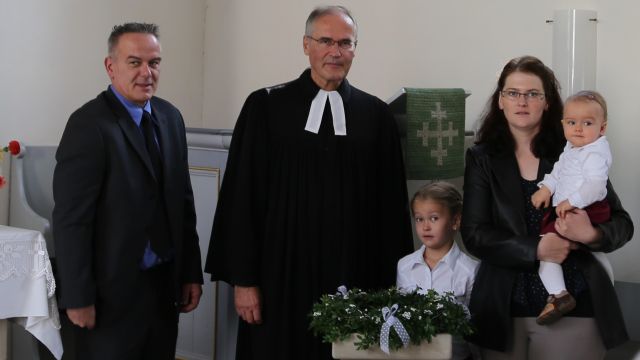 Einweihung des Taufsteines mit der Taufe von Hannah und Pauline Siedentop