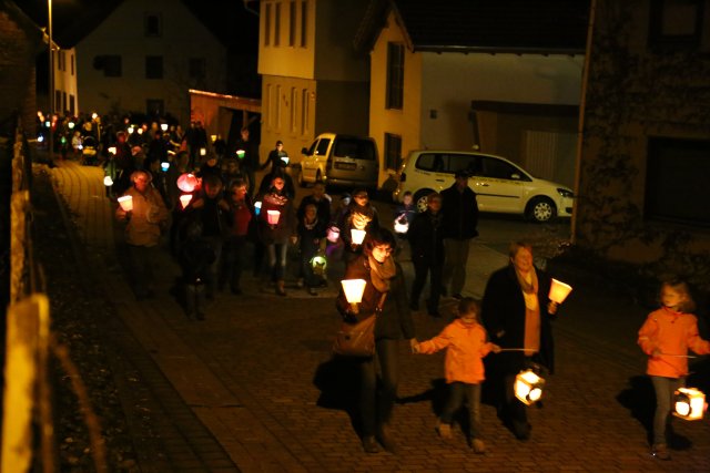 Martinsandacht mit Laternenumzug