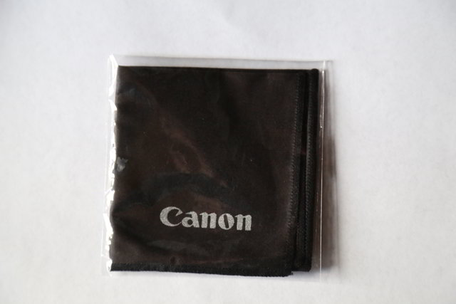 Fundsache: Schwarzes Tuch mit Aufdruck Canon