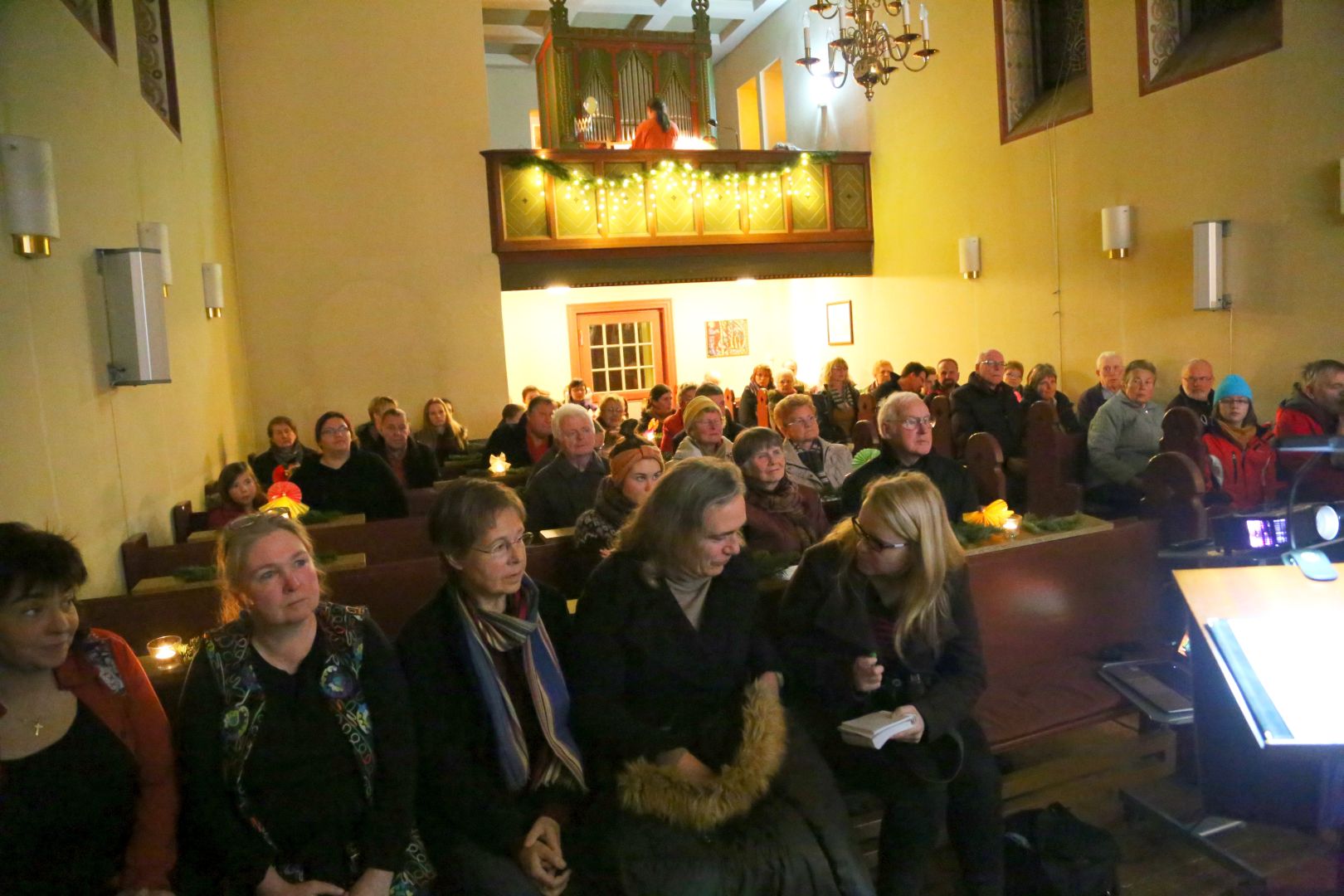 Lichtergottesdienst zum 1. Advent in der St. Franziskuskirche