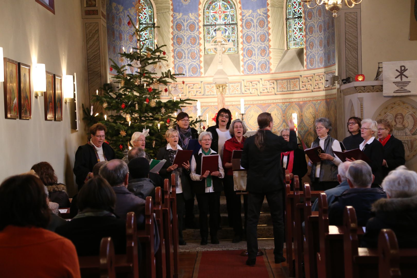 Kirchenchor singt im Gottesdienst am 2. Weihnachtstag