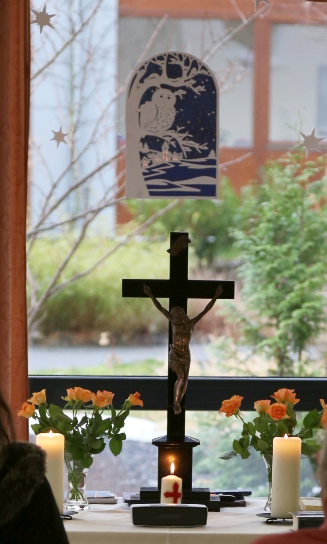 Gottesdienst im Seniorenwohnheim mit dem Duo Chrastina/Podszus an der Orgel und Gitarre