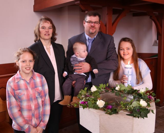Taufe von Ole Dempewolf in der St. Maternuskapelle in Weenzen