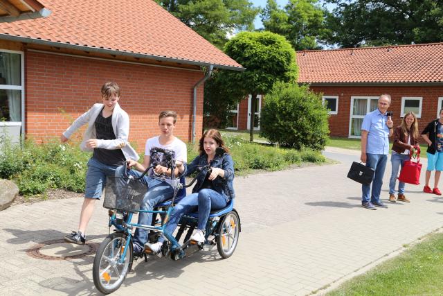 Konfirmanden besuchen die Lobetalarbeit e.V. in Altencelle