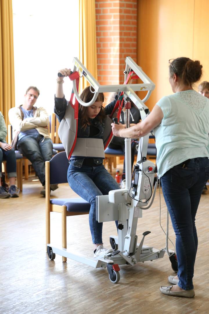 Konfirmanden besuchen die Lobetalarbeit e.V. in Altencelle